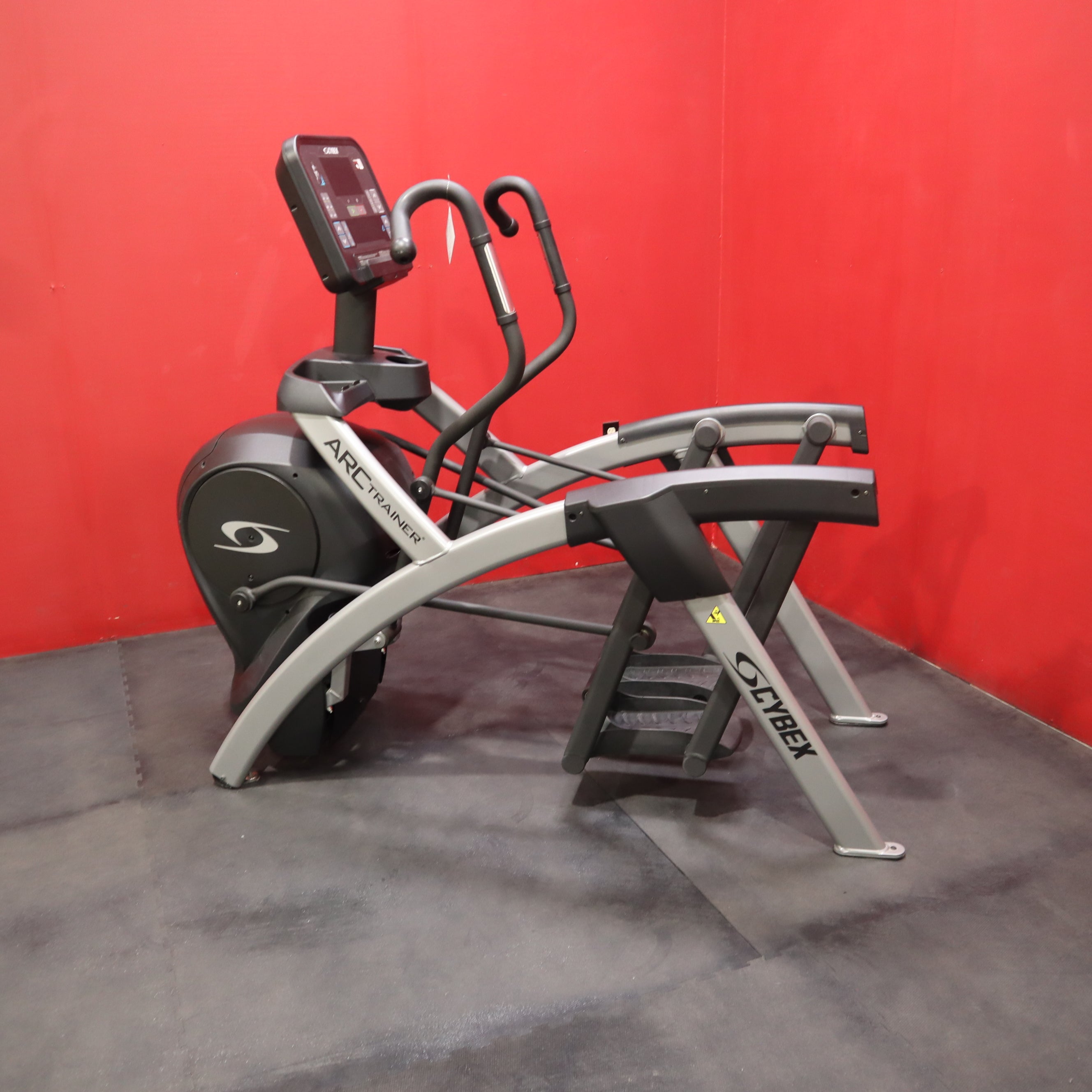 Cybex, Cybex R Series Ganzkörper-Bogen-Trainer mit 50L-Konsole (überholt)