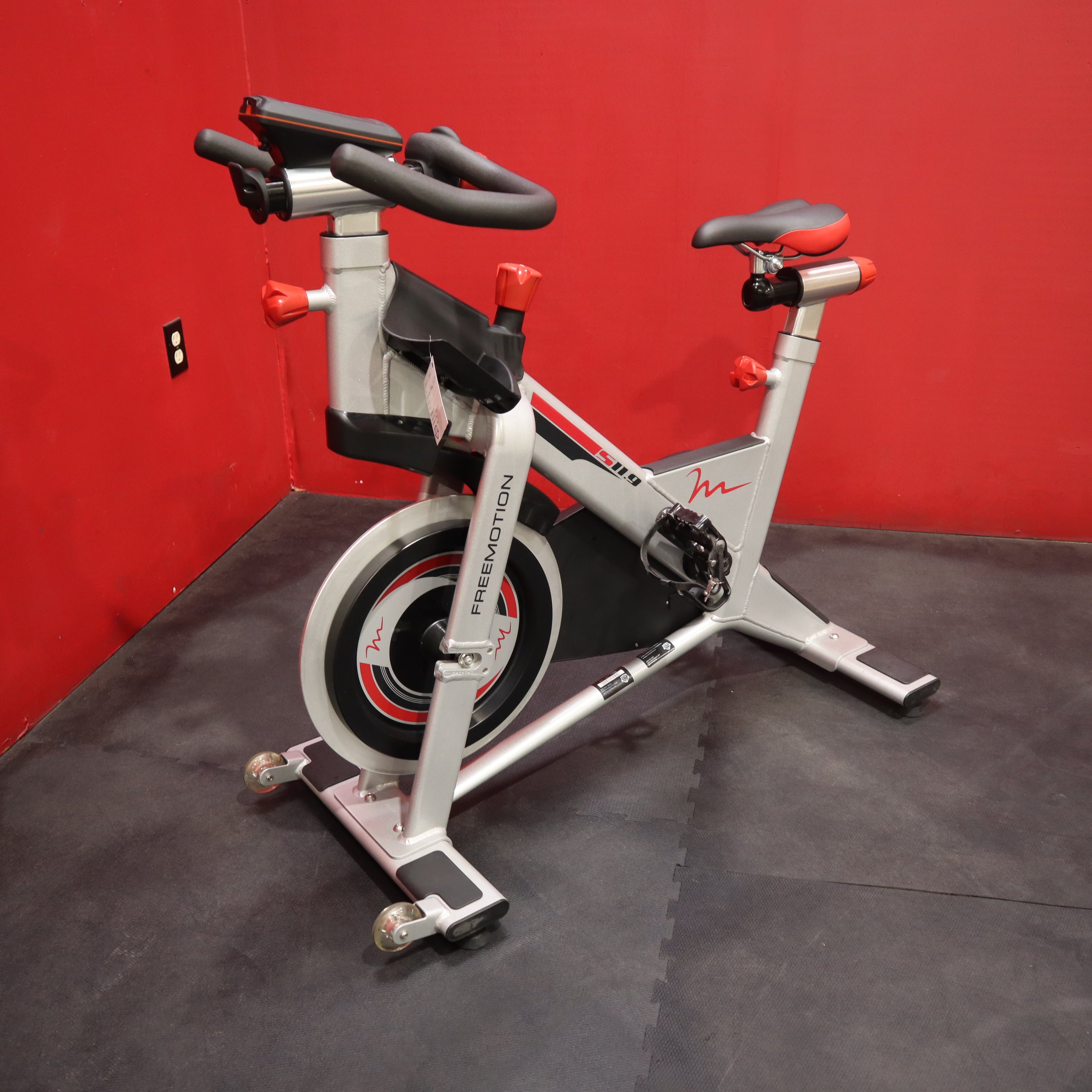 FreeMotion, Freemotion S11.9 Indoor Cycle mit Kettenantrieb und Konsole (Refurbished)