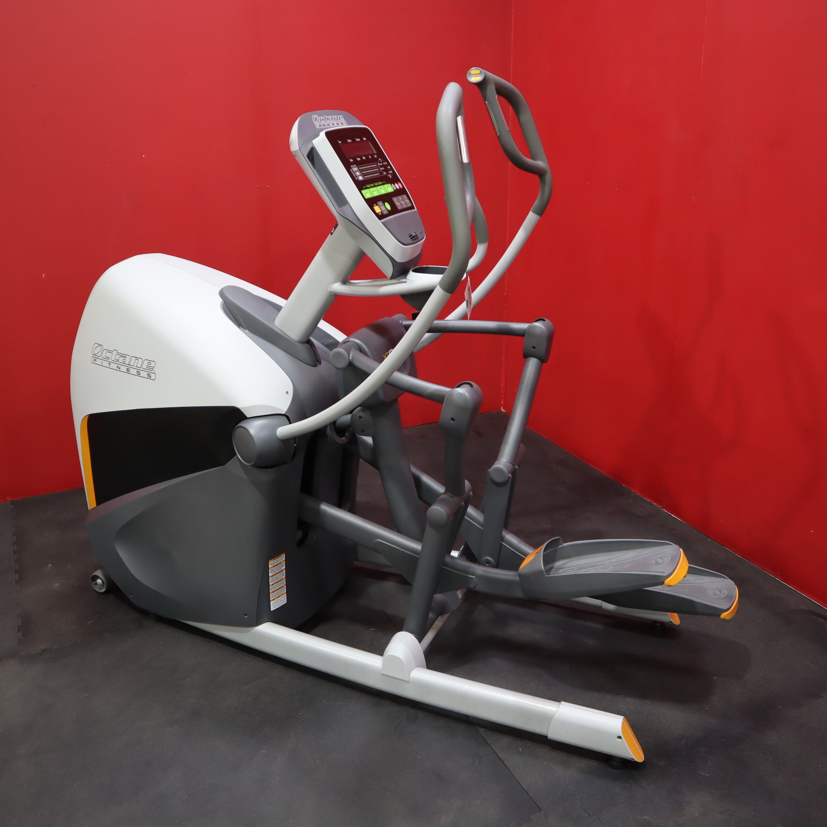 Oktan-Fitness, Octane Fitness XT-One Crosstrainer Stehend Ellipsentrainer (Refurbished)