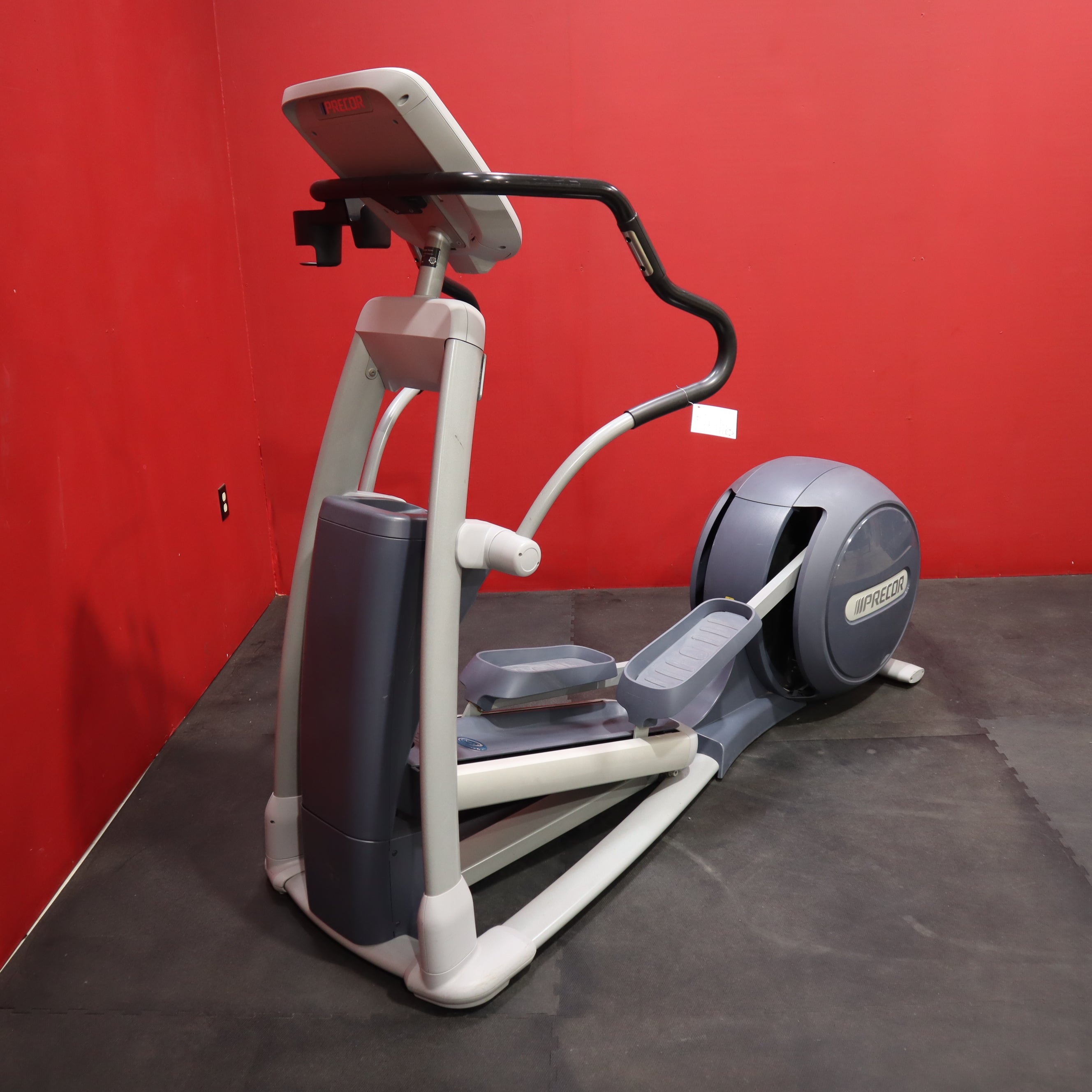 Precor, Precor EFX 833 Unterkörper-Ellipsentrainer mit P30-Konsole (überholt)