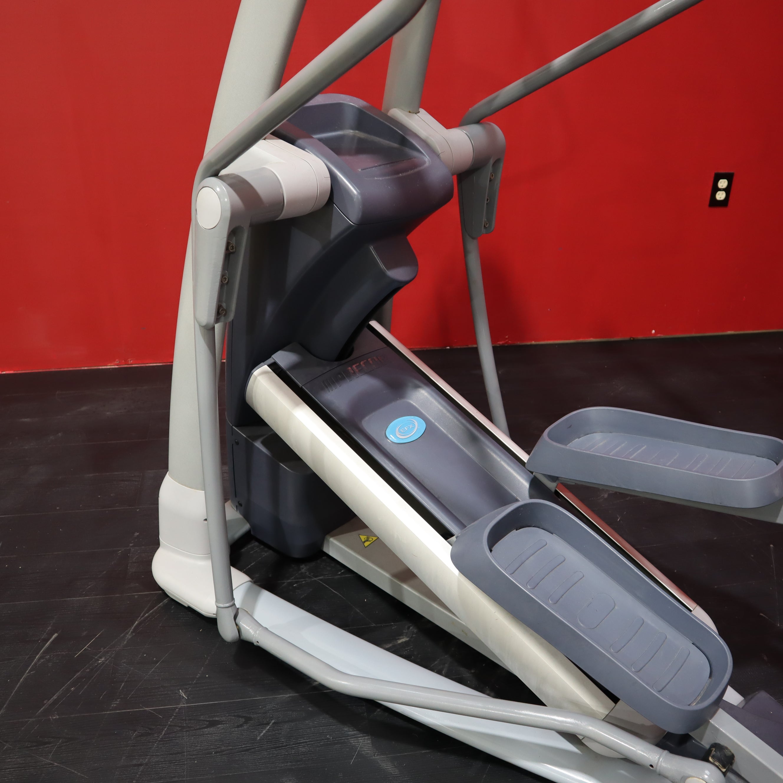 Precor, Precor EFX 835 Ganzkörper-Ellipsentrainer mit P30-Konsole (überholt)