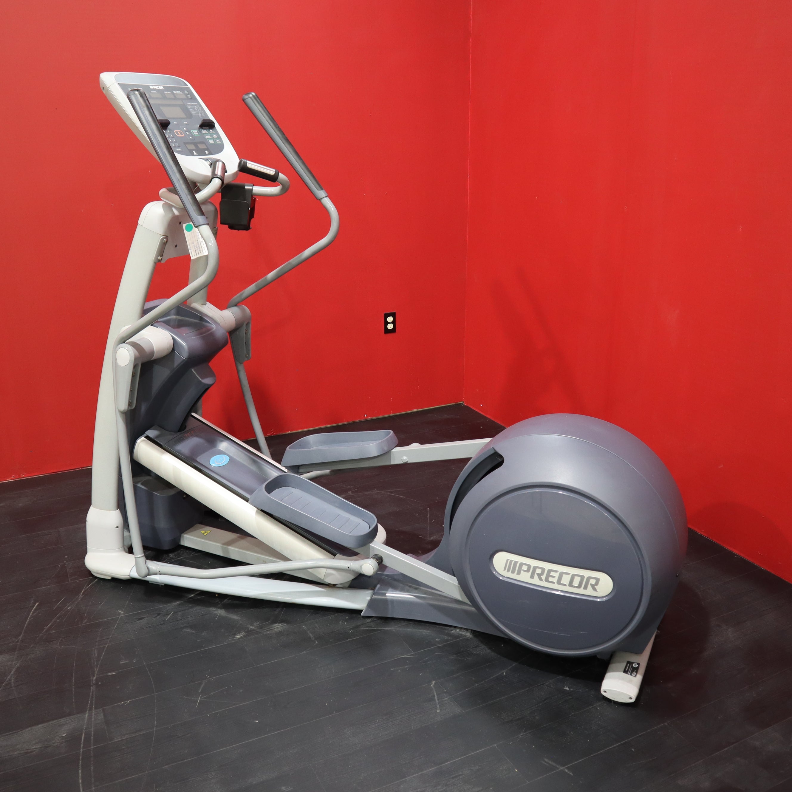 Precor, Precor EFX 835 Ganzkörper-Ellipsentrainer mit P30-Konsole (überholt)