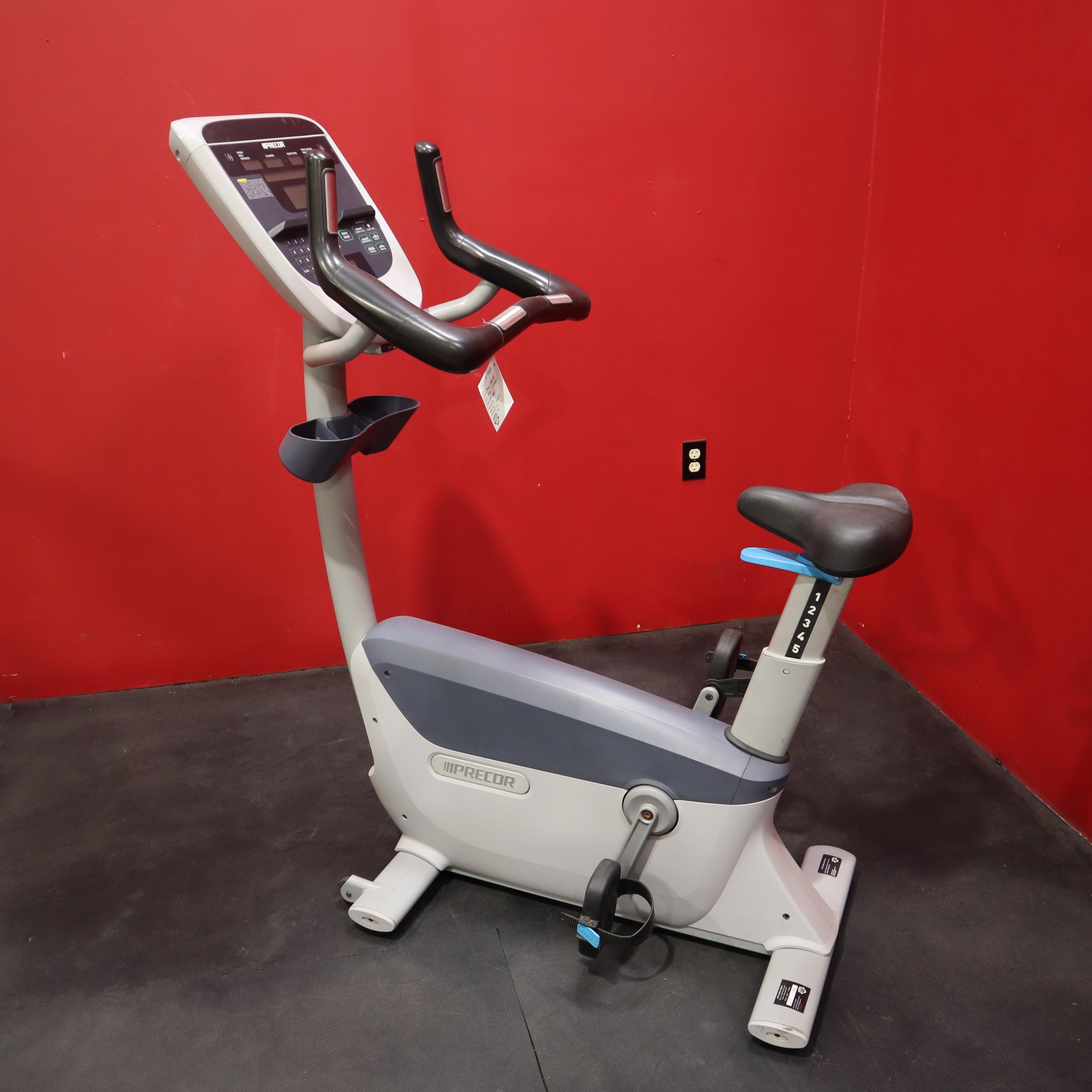 Precor, Precor UBK 835 Upright Bike mit P30-Konsole (Refurbished)