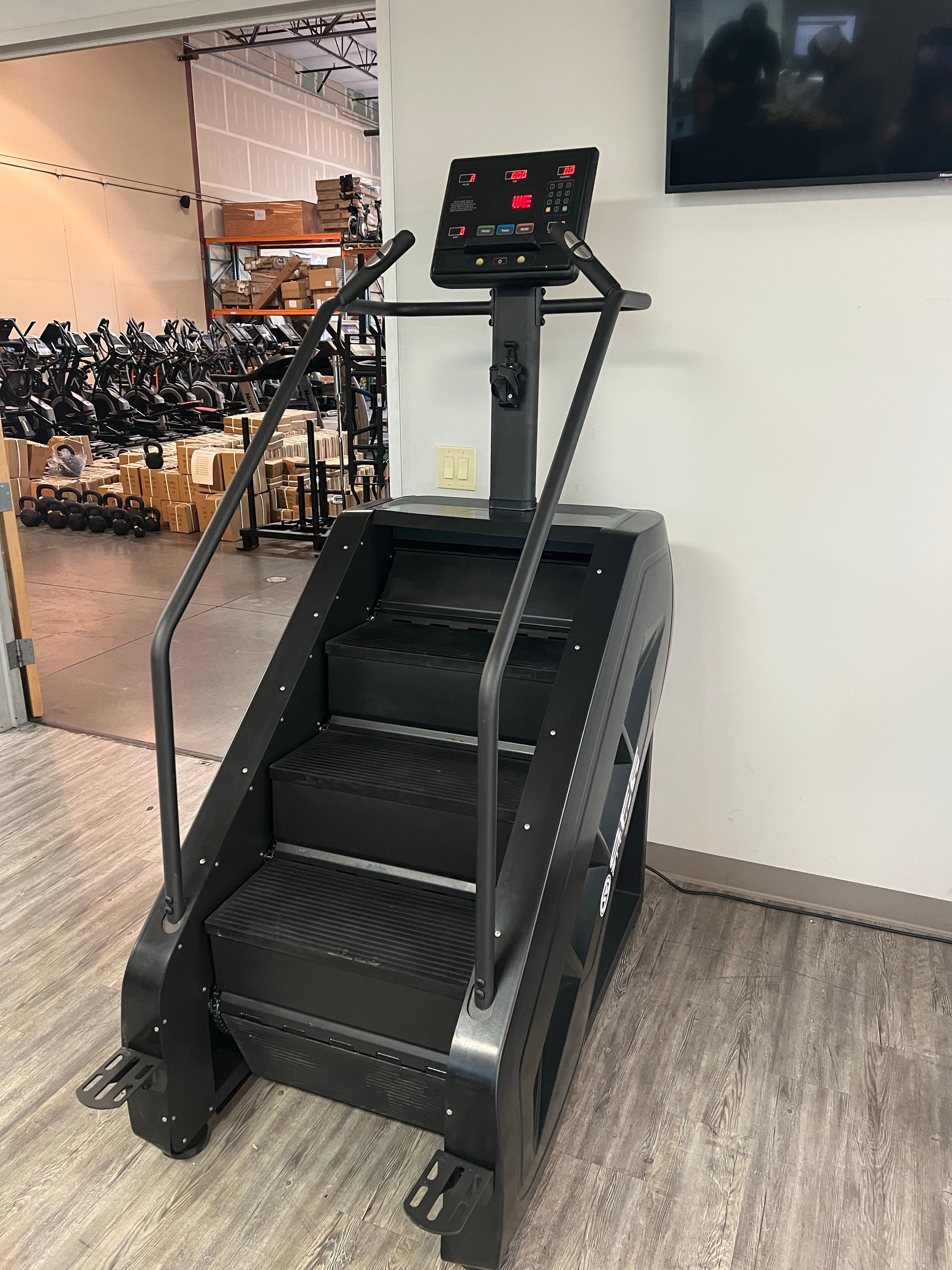 Sport- und Fitnessbörse, SFE Stepmill Pro (Stairmaster) mit drehbaren Stufen und Leistungsmonitor (NEU)